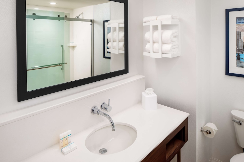 hampton inn boston seaport district