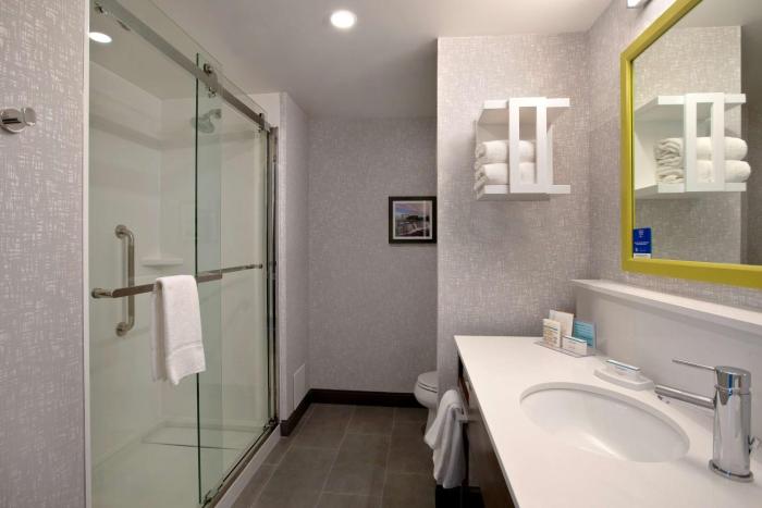 hampton inn and suites ottawa west