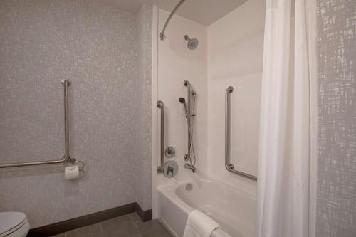 hampton inn and suites ottawa west