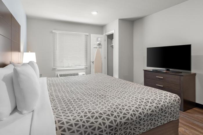 savannah suites atlanta airport