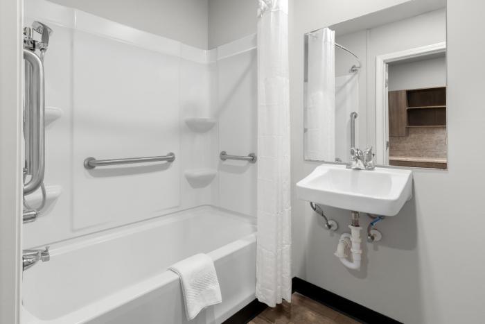 savannah suites atlanta airport