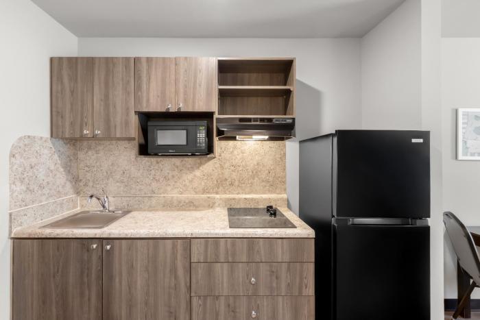 savannah suites atlanta airport