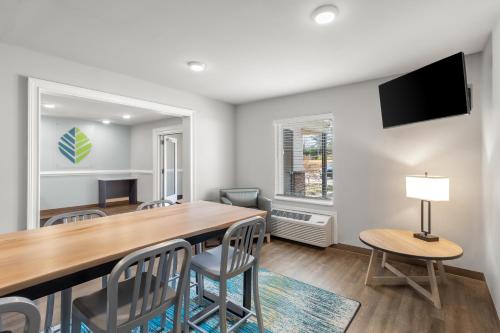 savannah suites atlanta airport