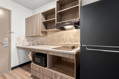 savannah suites atlanta airport