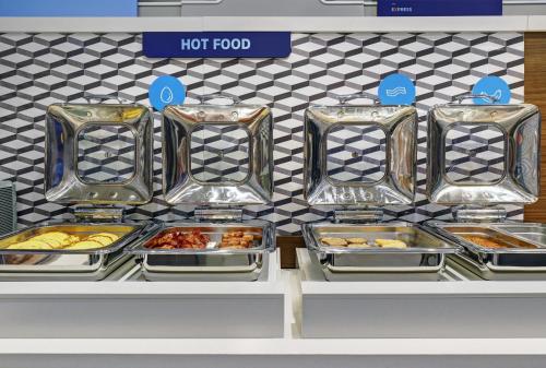 holiday inn express and suites port elgin an ihg hotel