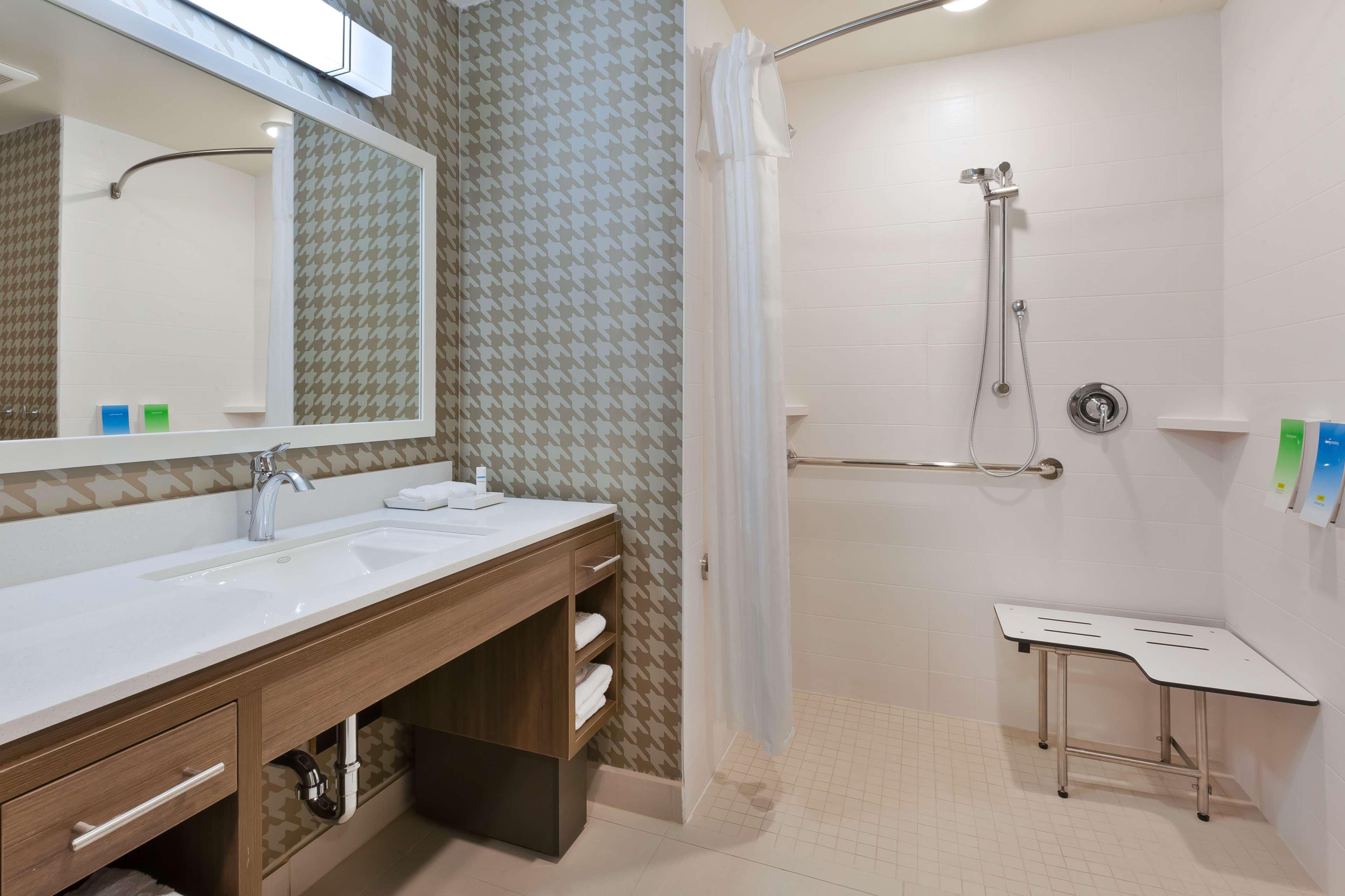 home2 suites by hilton saginaw mi