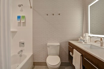 home2 suites by hilton savannah midtown ga