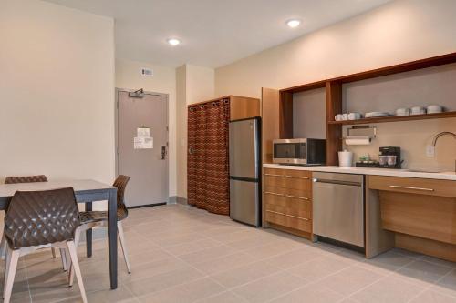 home2 suites by hilton savannah midtown ga
