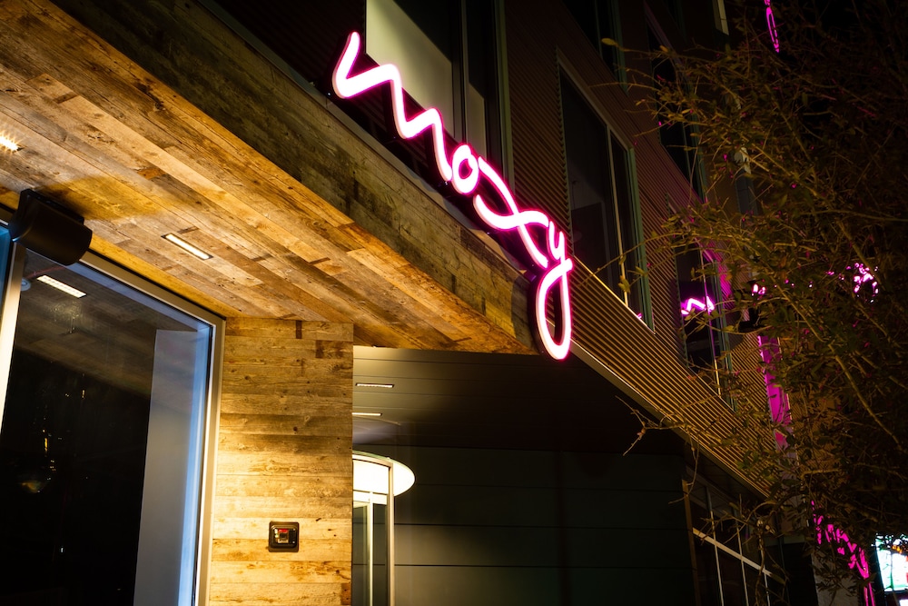 moxy austin university