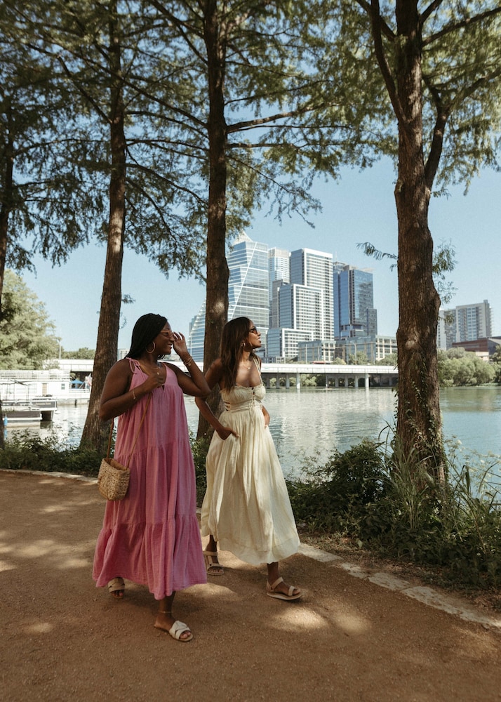 moxy austin university