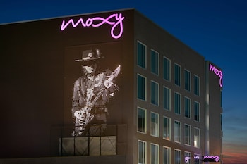 moxy austin university