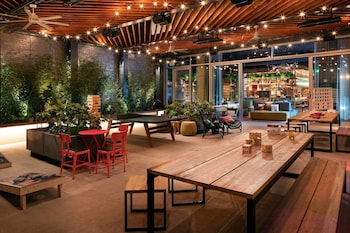 moxy austin university