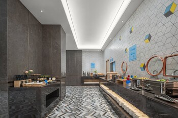 Holiday Inn Express Nanchang Bayi Square,Nanchang Railway Station>>Nanchang,3 star
