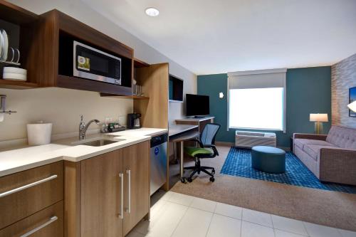 home2 suites by hilton wichita downtown delano