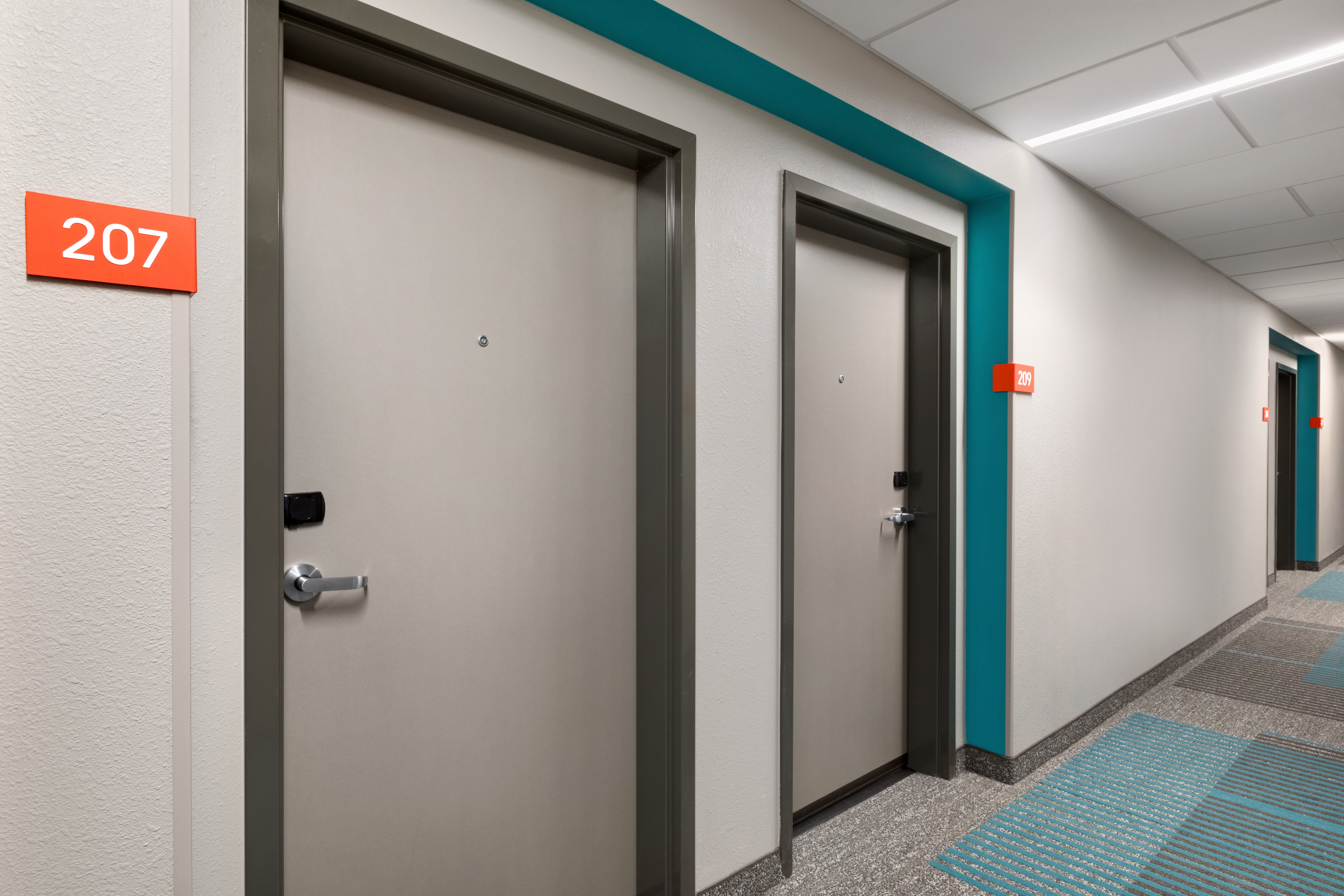 avid hotel cedar rapids south