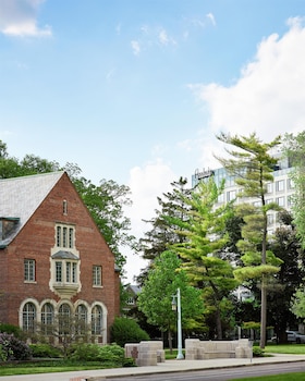 graduate by hilton east lansing