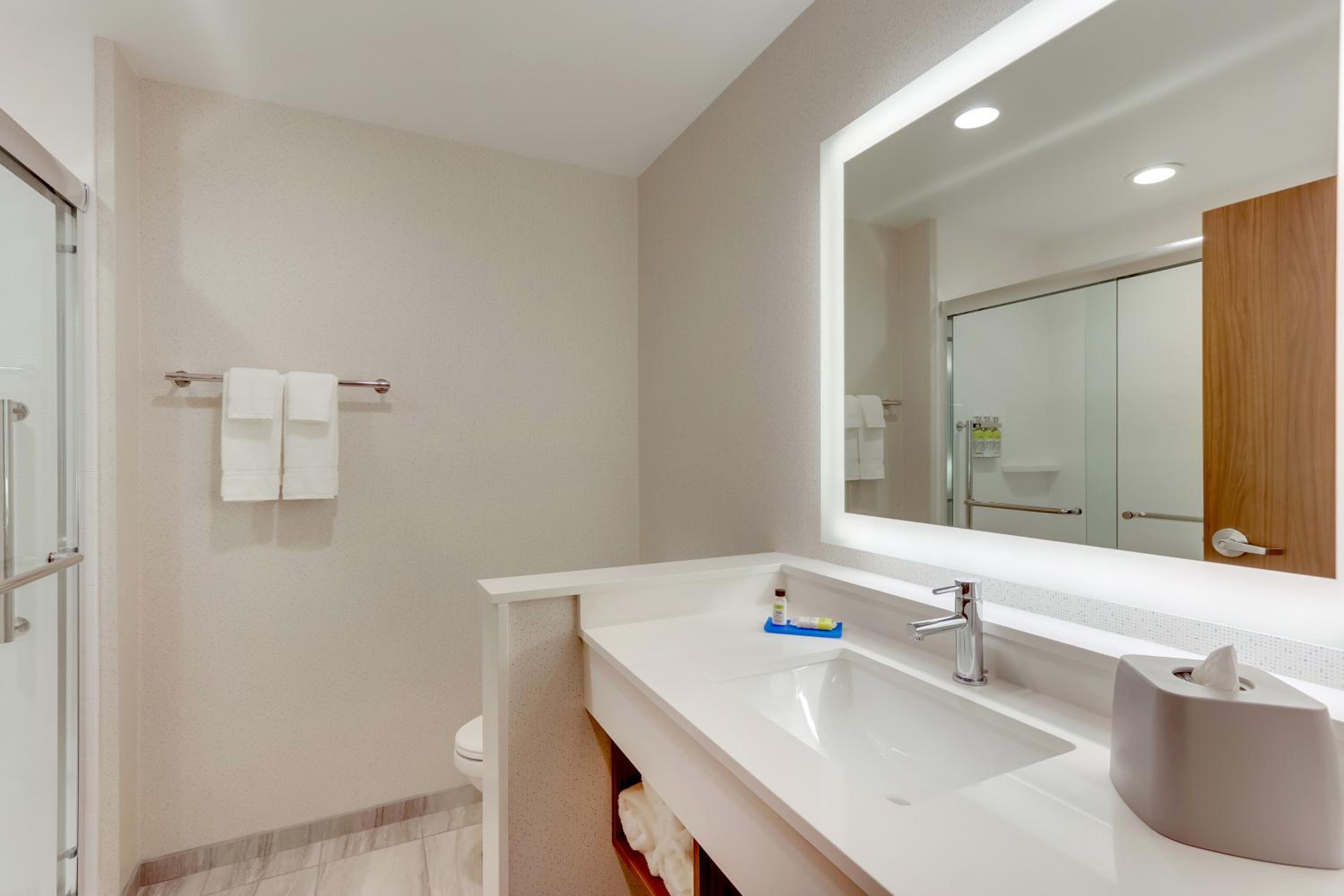 holiday inn express and suites winston salem sw cl