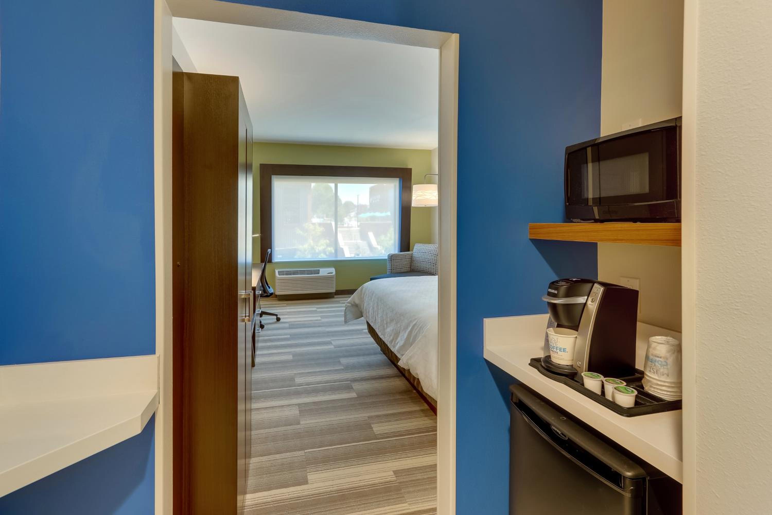 holiday inn express and suites winston salem sw cl