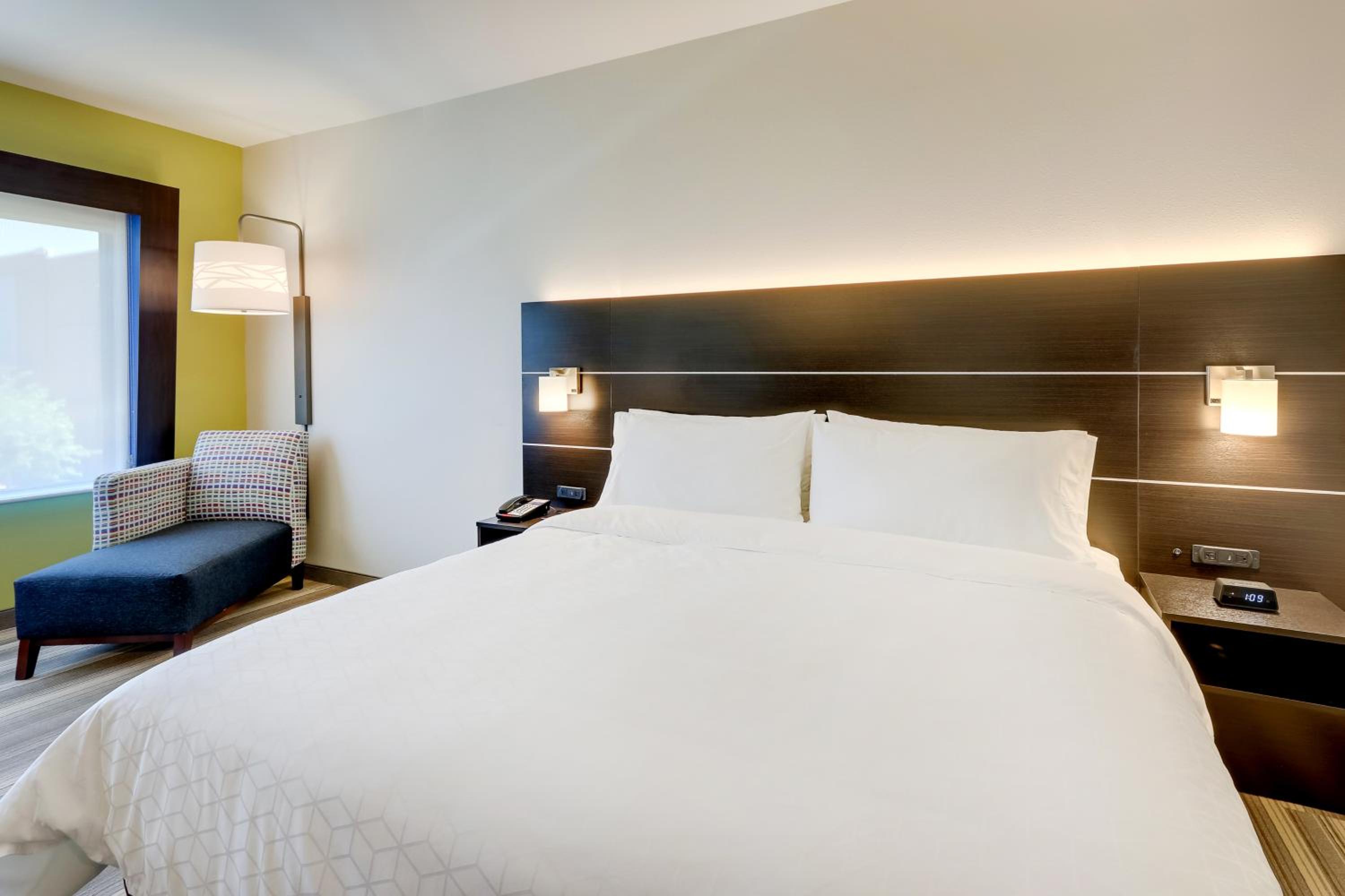 holiday inn express and suites winston salem sw cl