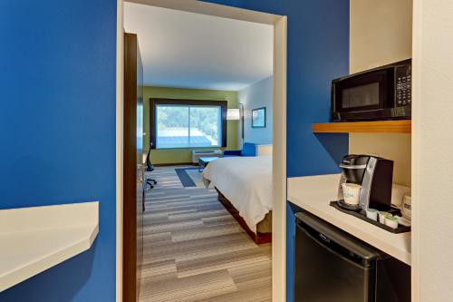 holiday inn express and suites winston salem sw cl