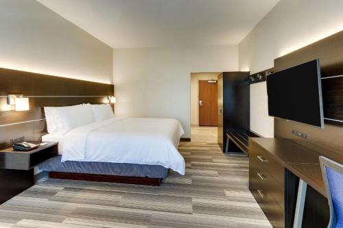 holiday inn express and suites winston salem sw cl