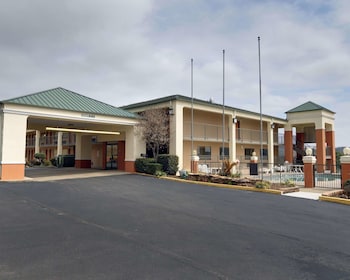 Quality Inn & Suites,Johnson>>Clarksville,3 star