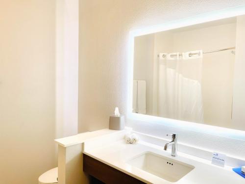 holiday inn express and suites blythe