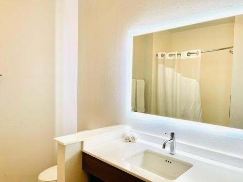 holiday inn express and suites blythe