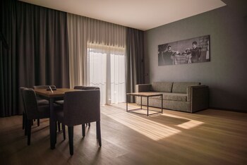 mk hotel tirana