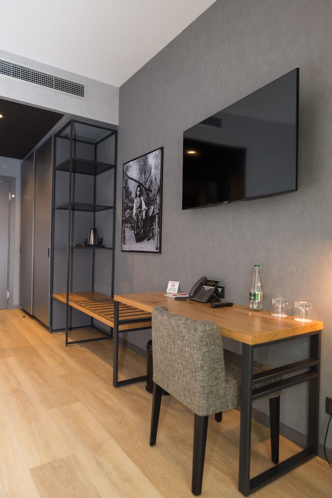 mk hotel tirana