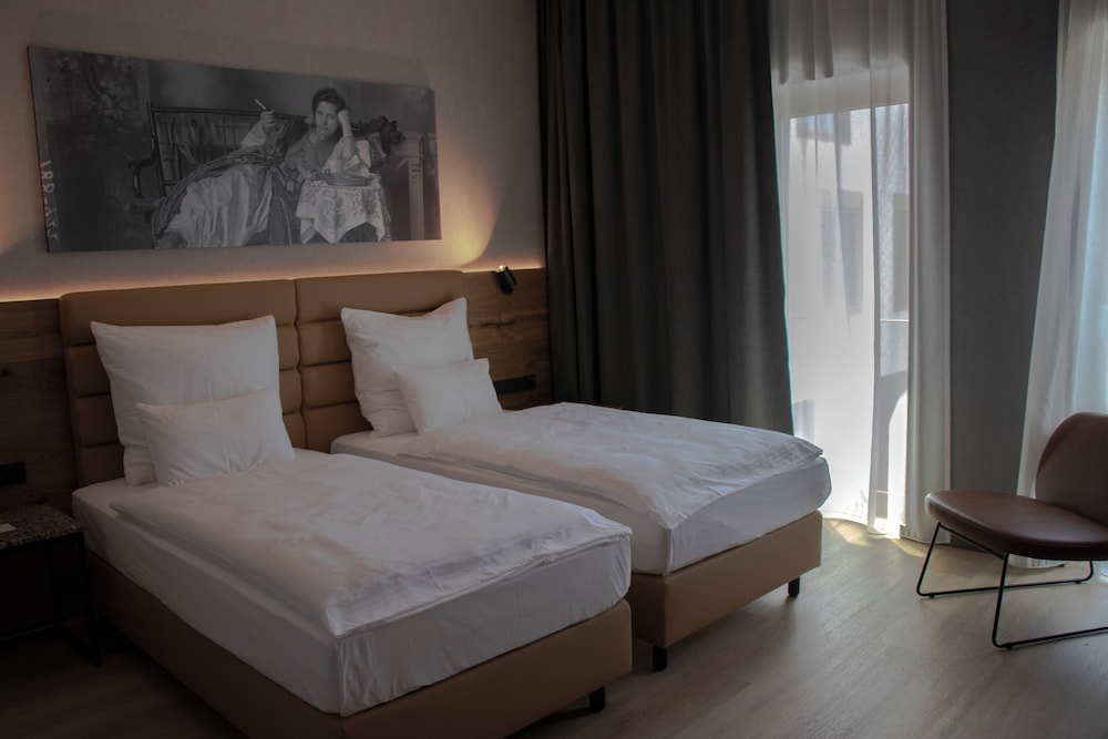 mk hotel tirana