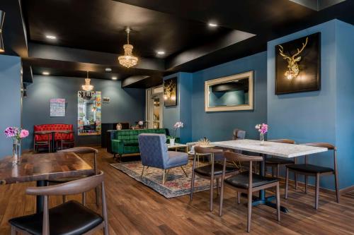 hotel elkhart tapestry collection by hilton