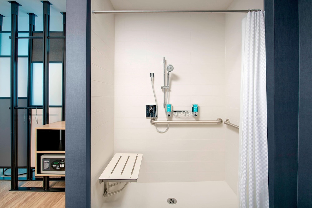 aloft wilmington at coastline center