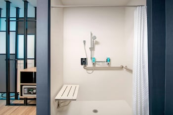 aloft wilmington at coastline center