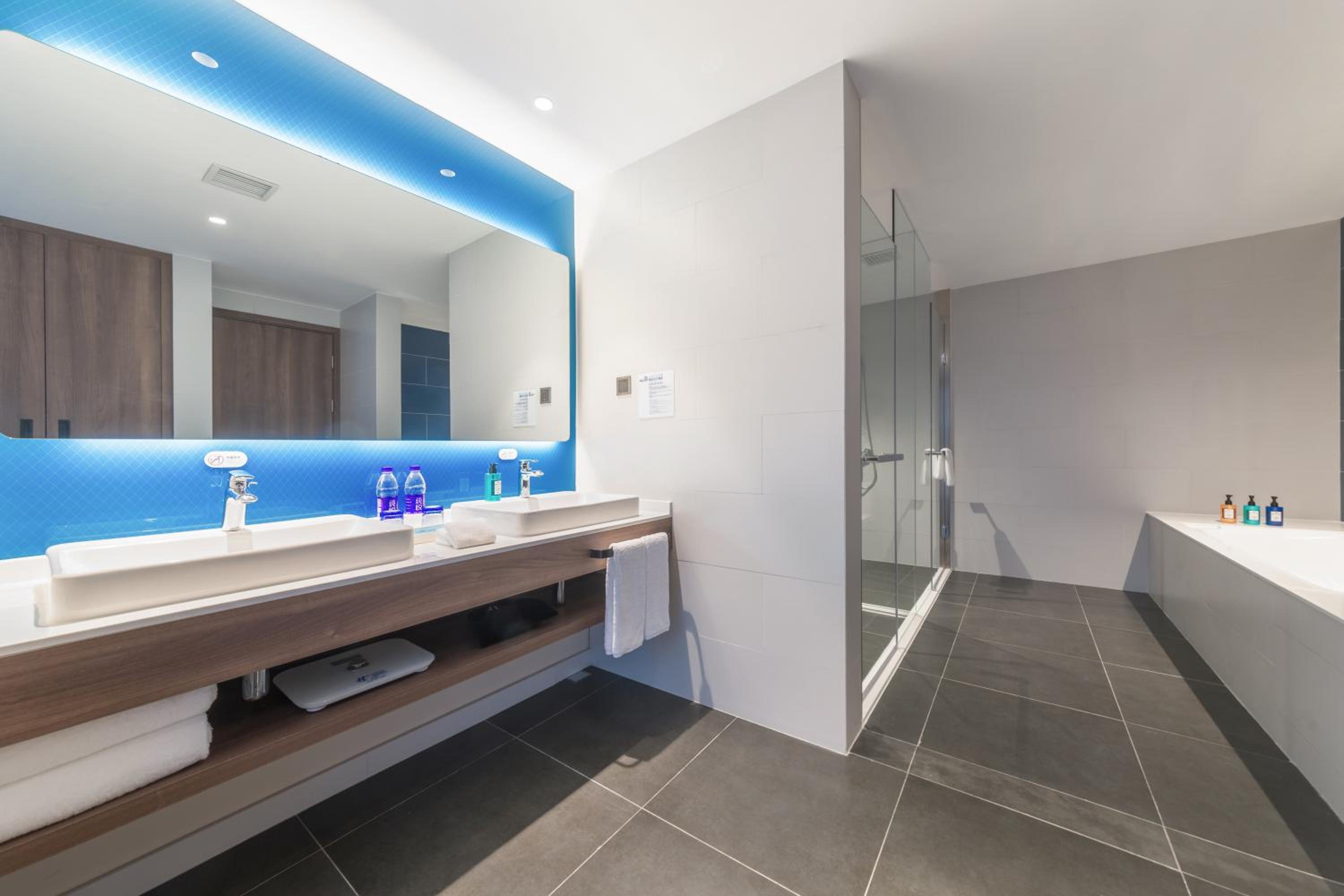holiday inn express beijing shijingshan lakeview an ihg hotel