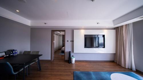 holiday inn express beijing shijingshan lakeview an ihg hotel