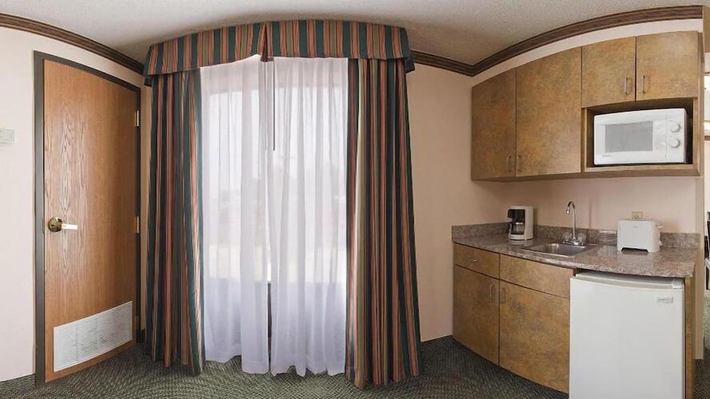 holiday inn express hotel and suites cleveland by ihg