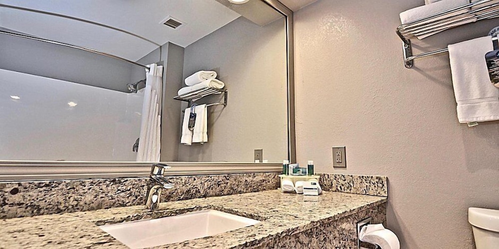 holiday inn express hotel and suites cleveland by ihg