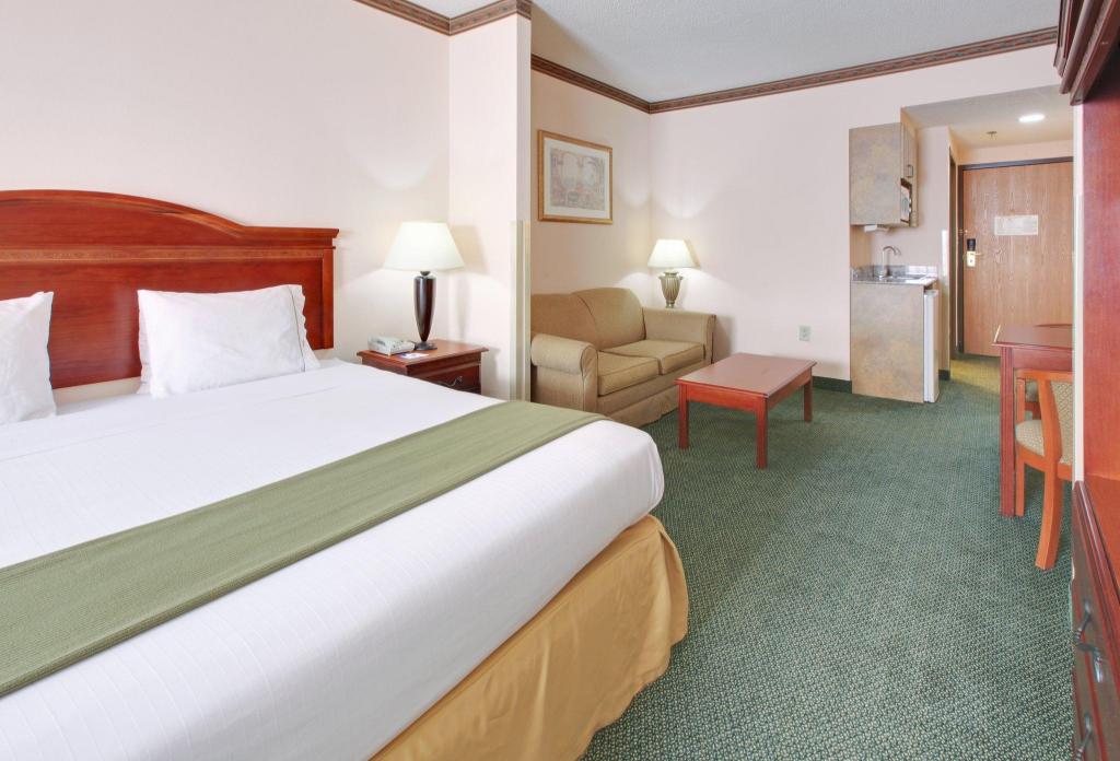 holiday inn express hotel and suites cleveland by ihg