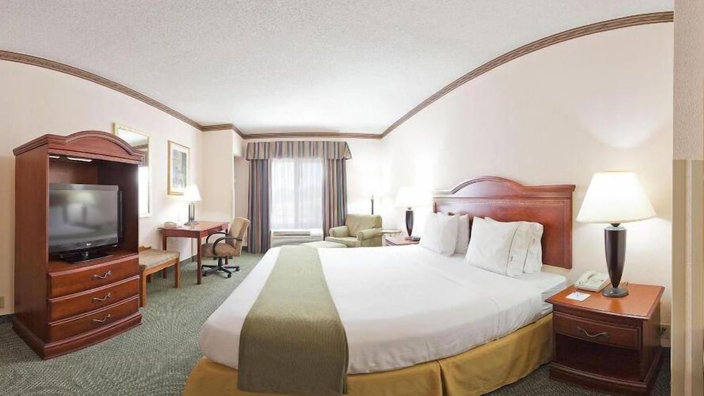 holiday inn express hotel and suites cleveland by ihg