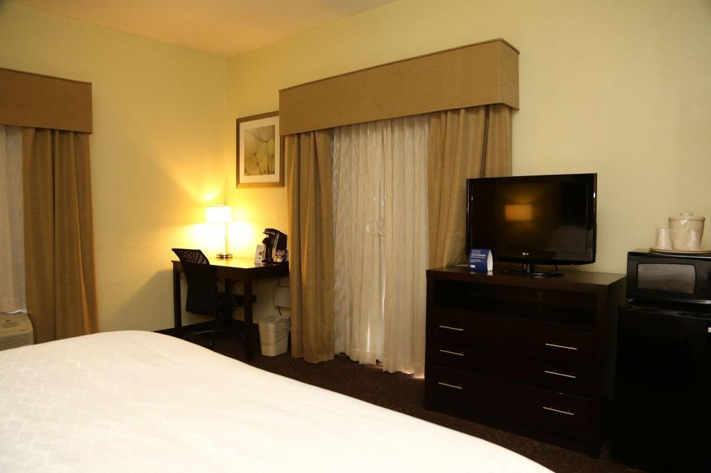 holiday inn express hotel and suites cleveland by ihg
