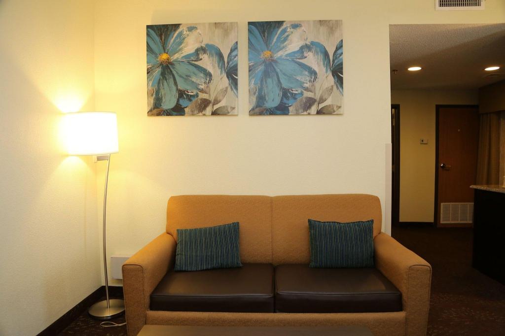 holiday inn express hotel and suites cleveland by ihg