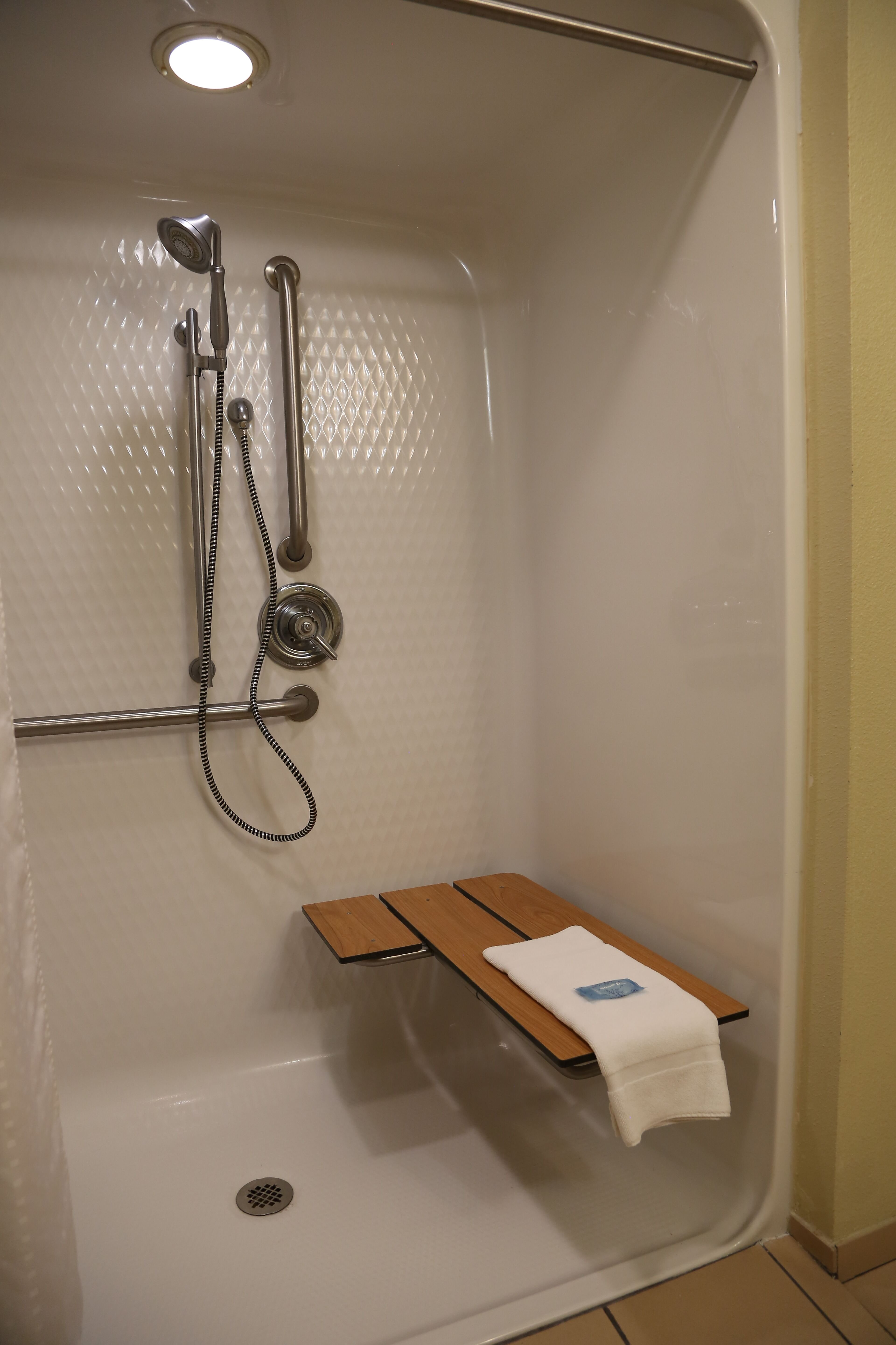 holiday inn express hotel and suites cleveland by ihg