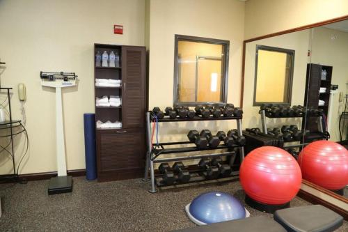 holiday inn express hotel and suites cleveland by ihg
