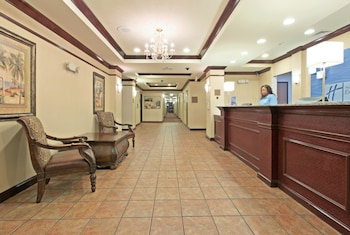 Holiday Inn Express Hotel & Suites Cleveland By Ihg,Greene County>>Cleveland,3 star