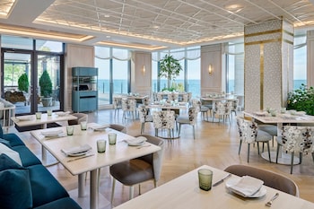 the pearle hotel and spa autograph collection