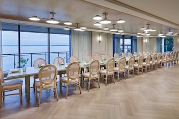the pearle hotel and spa autograph collection