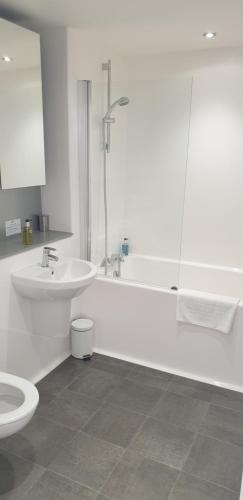 quay apartments salford quays