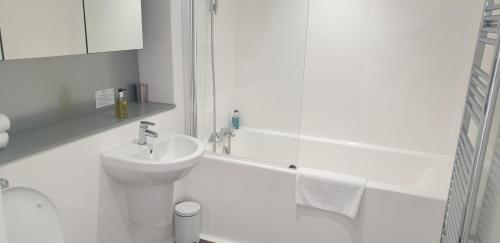 quay apartments salford quays