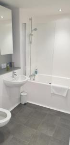 quay apartments salford quays